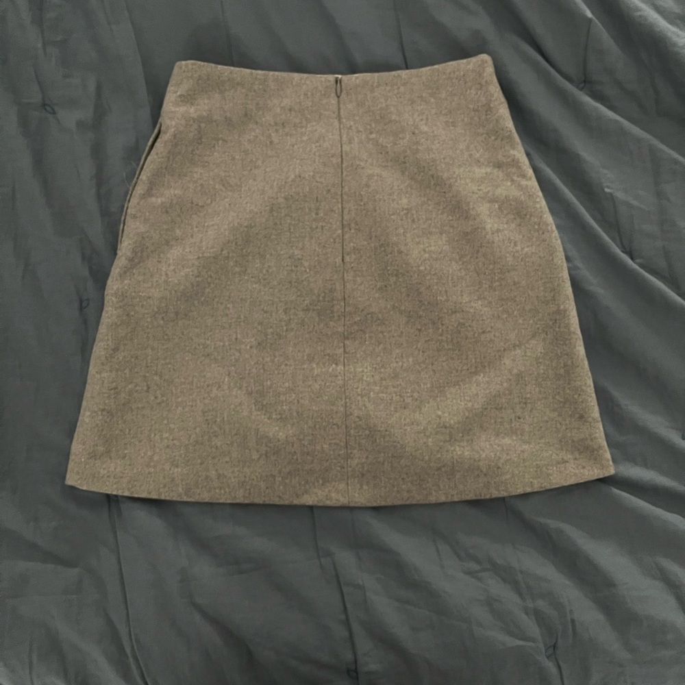 Mint condition Size 2 Aritzia gray skirt